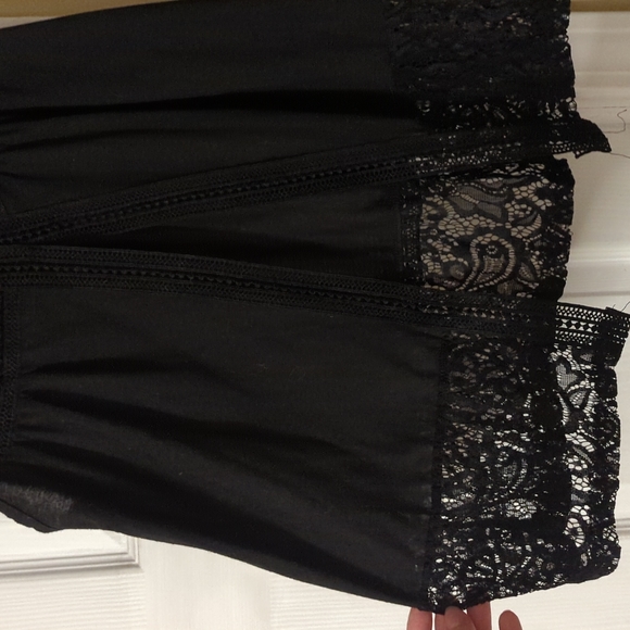 Black Lacey top - Picture 3 of 4